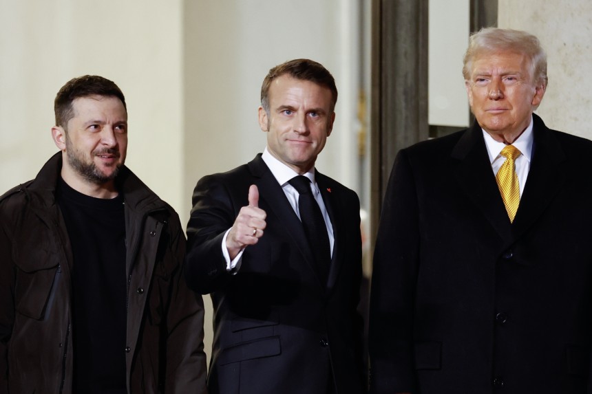 仏パリで昨年会ったゼレンスキー氏、マクロン氏、トランプ氏。［ＥＰＡ＝聯合ニュース］