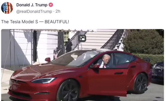 トランプ氏はＳＮＳにテスラ（Ｔｅｓｌａ）車を「美しい」として称賛するコメントを載せた。 ［トランプ氏「トゥルース・ソーシャル」　キャプチャー］