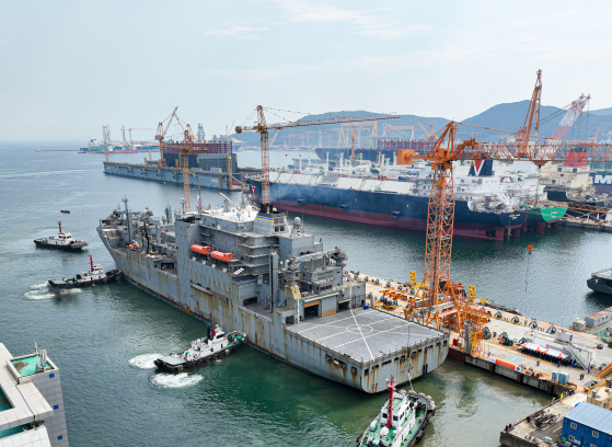 艦艇整備に向け韓国に入港した米海軍の補給艦「ウォリー・シラー」。［写真　ハンファオーシャン］