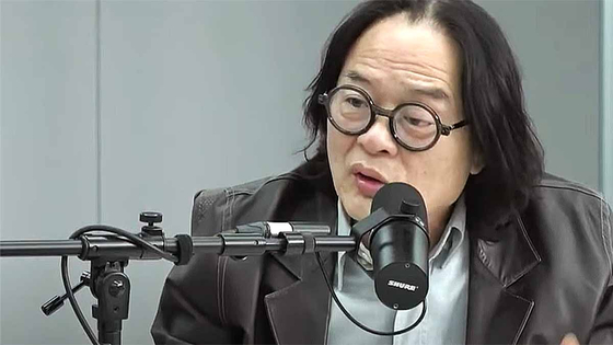 文化評論家キム・ガプス氏がユーチューブ（ＹｏｕＴｕｂｅ）放送「メブルショー」に出演した様子［メブルショー　キャプチャー］