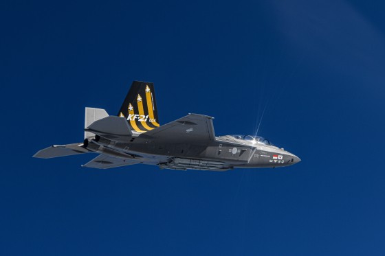 防衛事業庁は昨年１１月２９日、韓国型超音速戦闘機ＫＦ－２１「ボラメ」が１０００ソーティ（ｓｏｒｔｉｅ）の飛行試験に成功したと２９日、明らかにした。ソーティは航空機１機が任務遂行のために出撃した回数を意味する。　［写真　防衛事業庁］