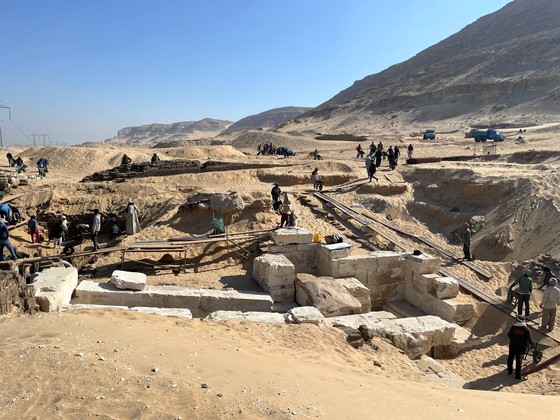 エジプト中部アビドス遺跡で見つかった３６００年前のファラオの墓。［写真　ロイター＝聯合ニュース］