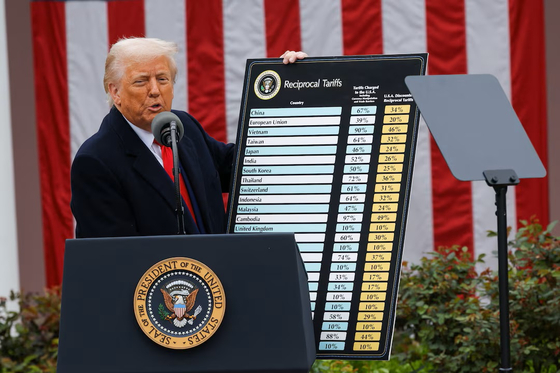 ４月２日に相互関税を発表したトランプ米大統領　［写真　ロイター＝聯合ニュース］