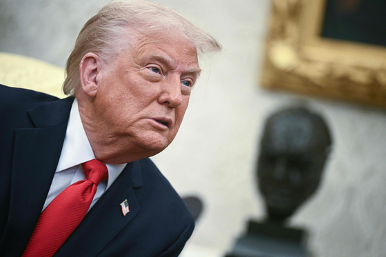 トランプ米大統領は１４日（現地時間）、ホワイトハウスでエルサルバドルのブケレ大統領と会談を行った。　［ＡＦＰ＝聯合ニュース］