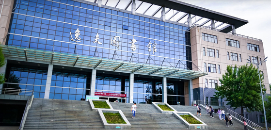 聊城大学。［聊城大学のホームページ　キャプチャー］