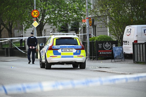 ２９日（現地時間）、銃撃が発生したスウェーデンのウプサラで警察がパトロールしている。［写真　ＥＰＡ＝聯合ニュース］
