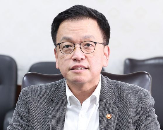 今月１日に辞任した崔相穆（チェ・サンモク）経済副首相