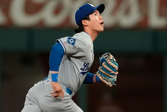 ＬＡドジャースの金慧成（キム・ヘソン）が４日（現地時間）、ジョージア州アトランタのトゥルーイーストパークで行われたアトランタ・ブレーブス戦の９回裏、守備で出場した。　［ＡＰ＝聯合ニュース］