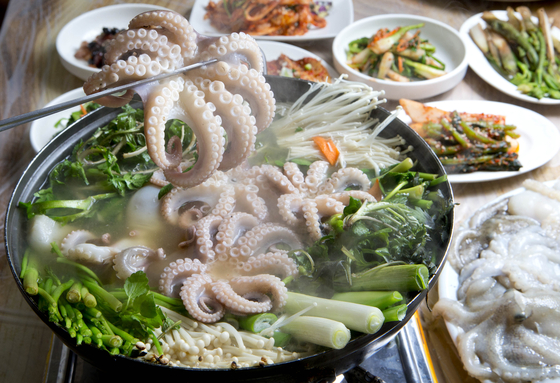 イイダコのしゃぶしゃぶ。［中央フォト］