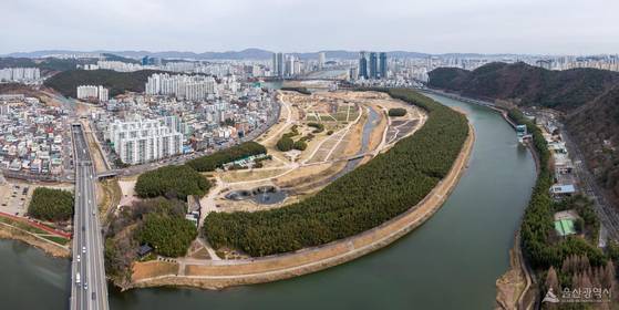 蔚山（ウルサン）の太和江（テファガン）全景。［写真　蔚山市］