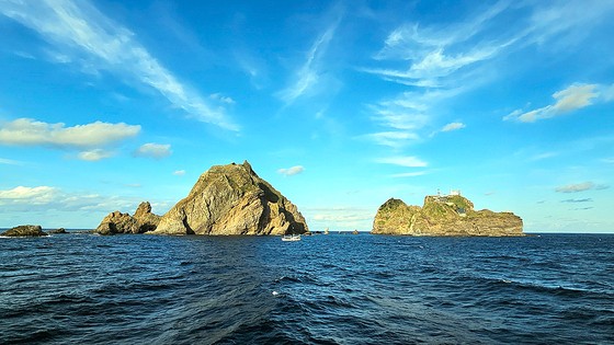 独島（トクド、日本名・竹島）。［写真　テジョ海運］