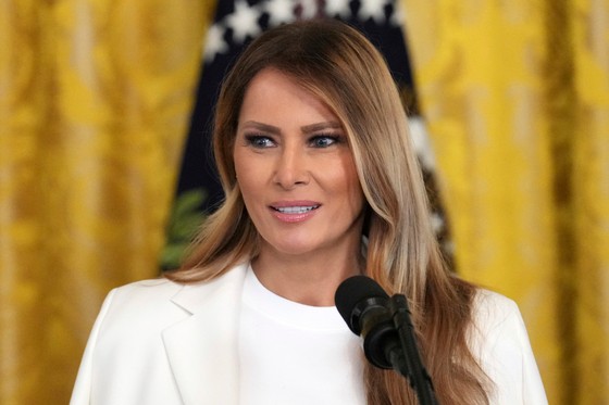 米国のメラニア・トランプ夫人が８日（現地時間）、ホワイトハウスで開かれた「母の日」行事で演説を行っている。［写真　ＡＰ＝聯合ニュース］