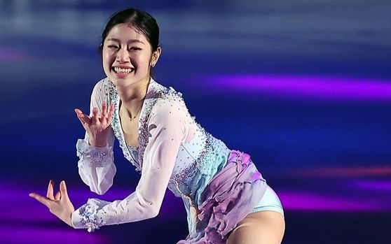 韓国フィギュア女子のイ・ヘインが２月２３日、ソウル陽川区木洞（ヤンチョング・モクドン）のアイスリンクで開かれたＩＳＵ四大陸フィギュアスケート選手権２０２５のガラ公演でパフォーマンスを見せている。［写真　ニュース１］