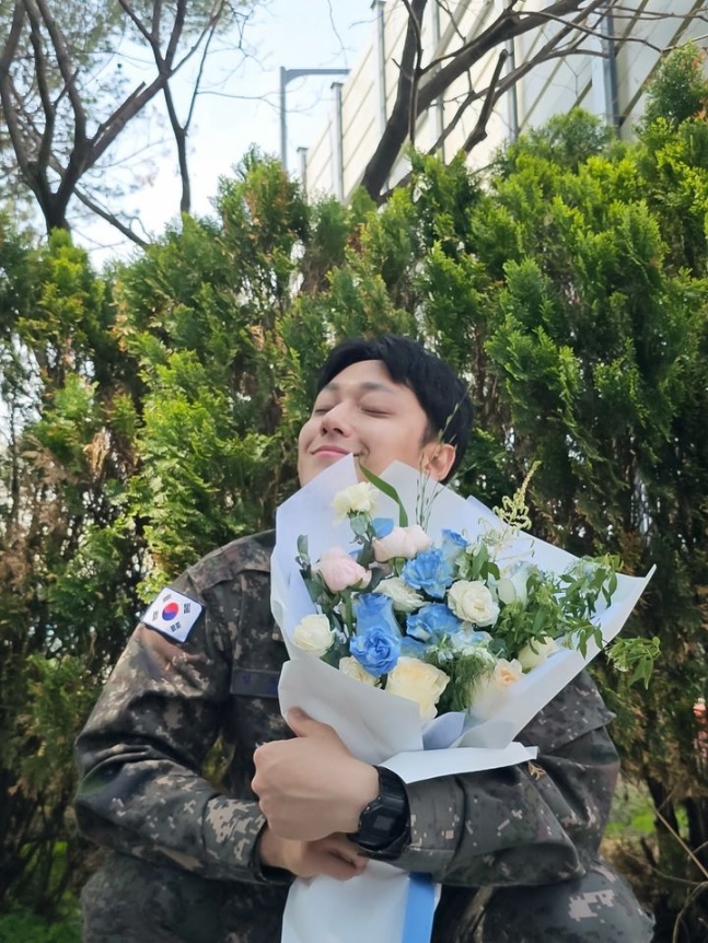 俳優イ・ドヒョン。［インスタグラム　キャプチャー］