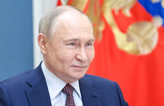 ロシアのプーチン大統領が１３日（現地時間）、モスクワの大統領府で、テレビ会議を通じて「ロシアビジネス」をテーマとする国家公共組織会員および組織の第２０回大会およびフォーラムの参加者と会談した。　［ＥＰＡ＝聯合ニュース］
