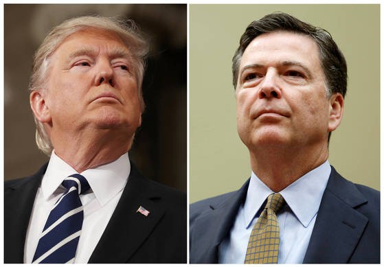 米国連邦捜査局（ＦＢＩ）のジェームズ・コミー元局長が１５日、貝殻が数字「８６　４７」に見えるように配列された１枚の写真をインスタグラムに投稿してドナルド・トランプ大統領暗殺扇動論争に巻き込まれた。写真はトランプ大統領とコミー氏。［写真　ロイター＝聯合ニュース］
