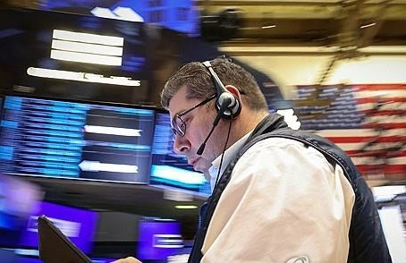 ニューヨーク証券取引所のトレーダー。［写真　ロイター＝聯合ニュース］