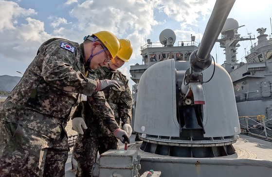 ３月、海軍予備役艦艇戦時再就役訓練で海軍予備軍が投錨および揚錨訓練をしている。　海軍