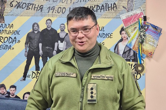 １７日に中央日報とインタビューしているウクライナ陸軍のドミトロ・キム予備役大佐。パク・ヒョンジュン記者