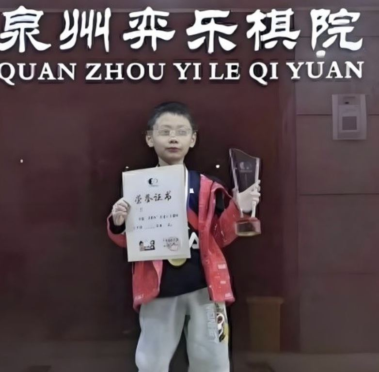   「囲碁の神童」として知られた中国の朱某鑫君。［写真　百度］