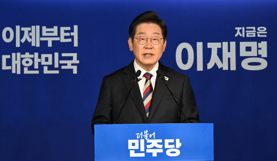 韓国野党「共に民主党」大統領選候補の李在明（イ・ジェミョン）氏が２５日、ソウル汝矣島（ヨイド）中央党事務所で開かれた記者懇談会で発言をしている。キム・ソンリョン記者