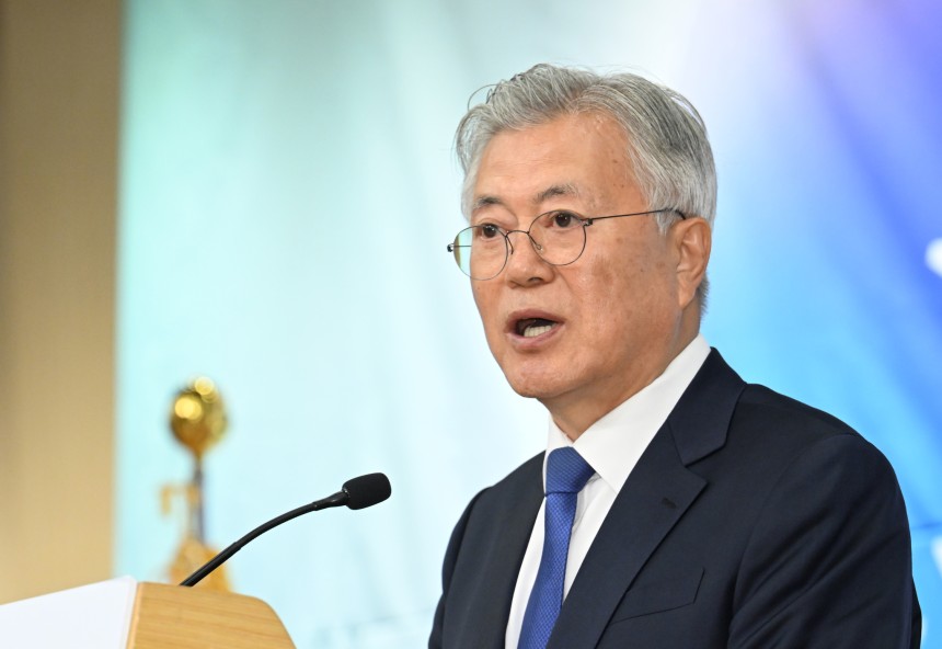 韓国の文在寅（ムン・ジェイン）元大統領が４月２５日、ソウル汝矣島（ヨイド）国会図書館で開かれた４・２７板門店（パンムンジョム）宣言７周年記念式典に出席して記念演説をしている。 ［写真　国会写真記者団］