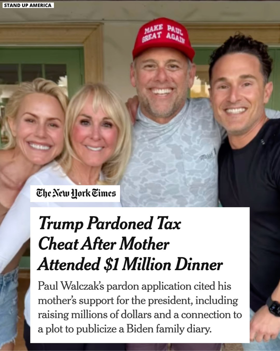 赦免を祝う写真を投稿したポール・バルチャク氏とその家族。［Ｔｈｒｅａｄｓ　キャプチャー］