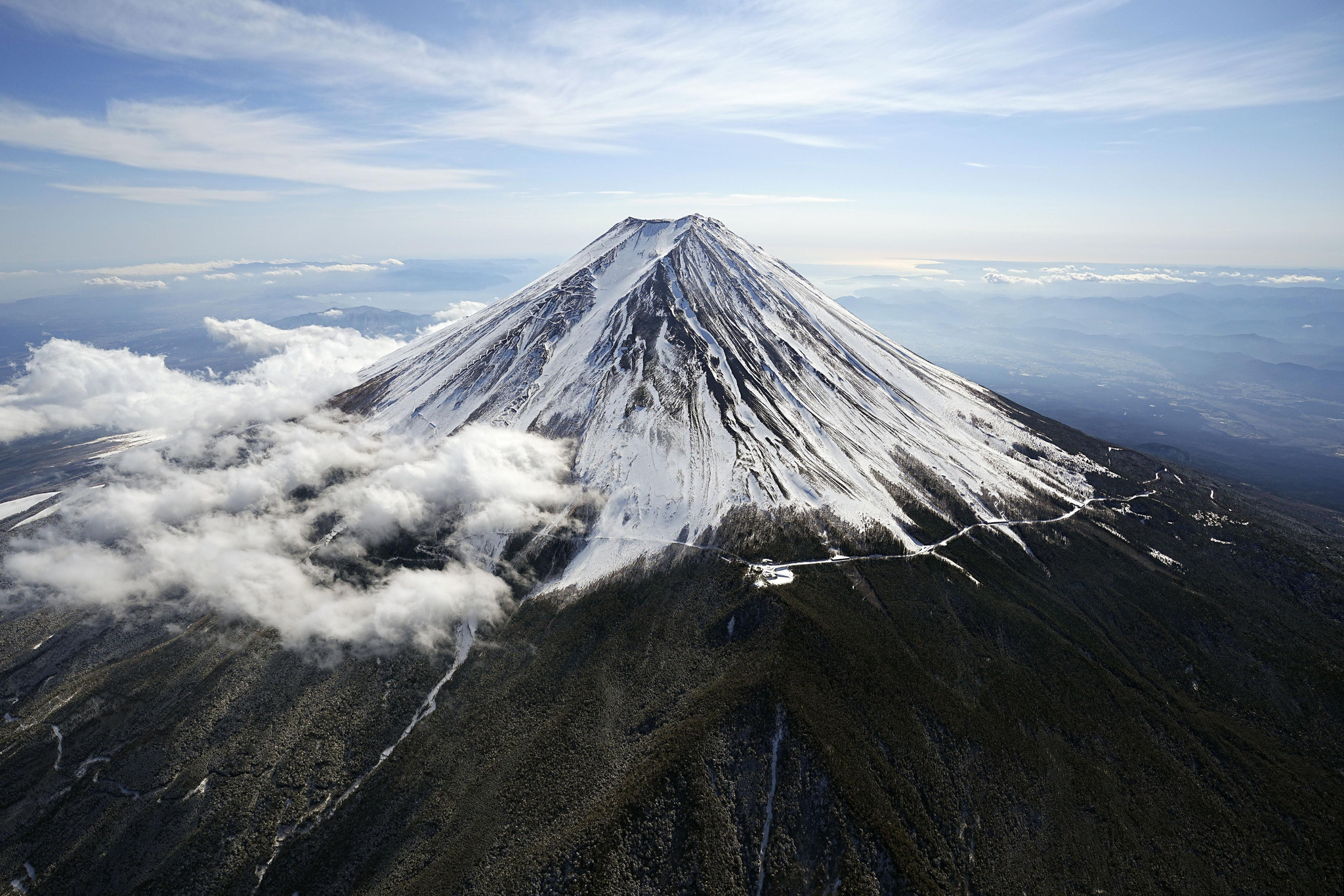 富士山の全景。［写真　聯合ニュース］
