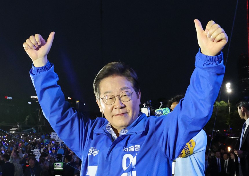 韓国の李在明（イ・ジェミョン）共に民主党大統領選候補が２日、汝矣島（ヨイド）公園文化の広場で最後の遊説をしている。キム・ソンリョン記者