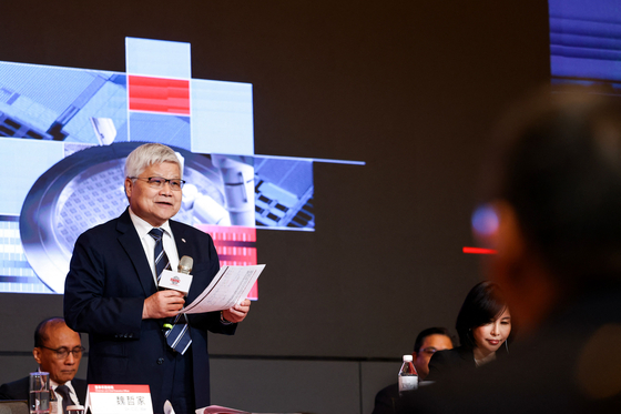 ＴＳＭＣの魏哲家会長が３日に台湾で開かれた年次株主総会で発言している。［写真　ＡＦＰ＝聯合ニュース］