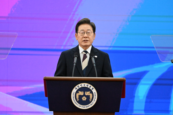 李在明大統領が４日に国会で開かれた第２１代大統領就任宣誓式で演説をしている。［写真　国会写真記者団］