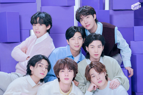 ＢＴＳがいよいよ“完全体”になる。写真はデビュー１０周年当時のメンバーたち。　［写真　Ｗｅｖｅｒｓｅ］