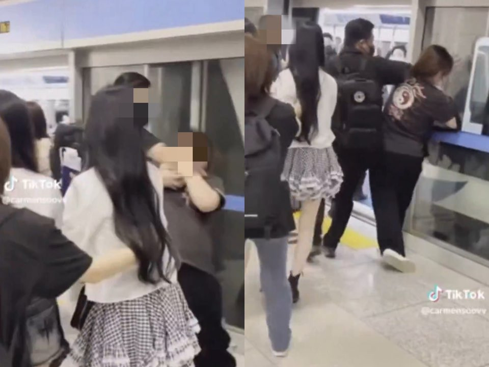 女性を制圧する警護員。［ＳＮＳ　キャプチャー］ ​