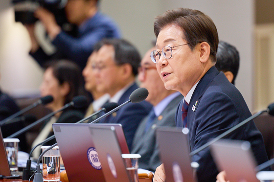 韓国の李在明（イ・ジェミョン）大統領が１０日、ソウル竜山区（ヨンサング）の大統領室庁舎で開かれた国務会議で冒頭発言をしている。［写真　ニュース１］