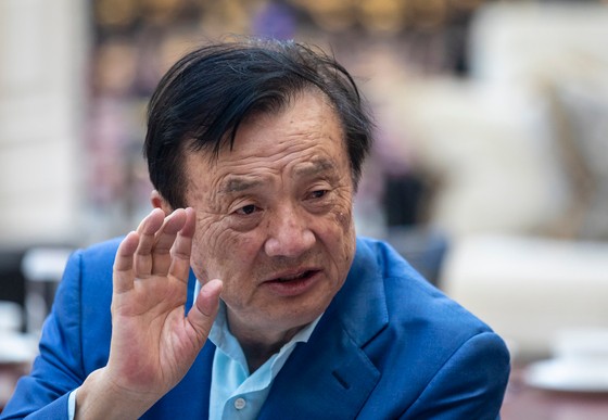 中国最大通信装備企業ファーウェイ創業者の任正非会長が２０１９年１２月１１日、中国広東省深圳にあるファーウェイ本社でインタビューしている。［写真　ＥＰＡ＝聯合ニュース］