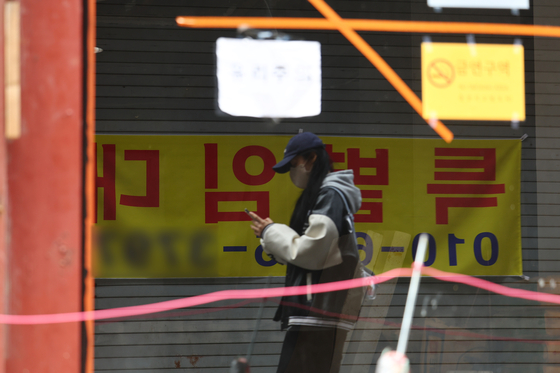 先月１８日、ソウル・明洞の空き店舗の様子。［写真　聯合ニュース］