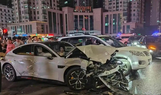   シャオミ電気自動車の玉突き事故の様子［写真　聯合ニュース］