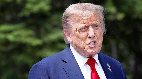 トランプ米大統領が１６日（現地時間）、カナダ・アルバータ州カナナスキスＧ７サミットでスターマー英首相と会談した後、記者と対話している。　［ロイター＝聯合ニュース］