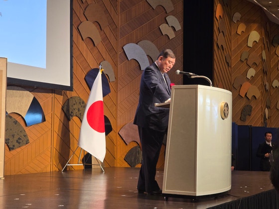 １本目キャプション＝石破茂首相が１９日、東京ホテルニューオータニで在日本大韓民国大使館の主催で開かれた韓日国交正常化６０周年記念レセプションに出席して祝賀の挨拶を伝えている。［写真　在日本大韓民国大使館］
