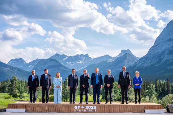 １６日（現地時間）、カナダで開かれた主要７カ国首脳会議（Ｇ７サミット）に出席した主要国首脳。［写真　ＡＦＰ＝聯合ニュース］