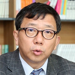 李元徳（イ・ウォンドク）国民大日本学科教授