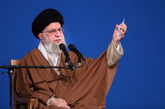 ３月２１日（現地時間）、イランの最高指導者アヤトラ・アリ・ハメネイ師がテヘランで演説する様子。［写真　ＡＰ＝聯合ニュース］