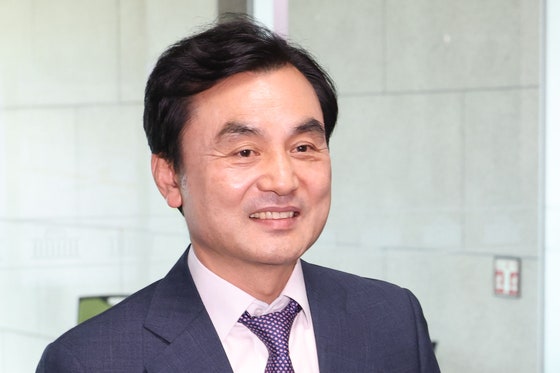 文民国防部長官候補に指名された安圭佰（アン・ギュベク）共に民主党議員　［ニュース１］