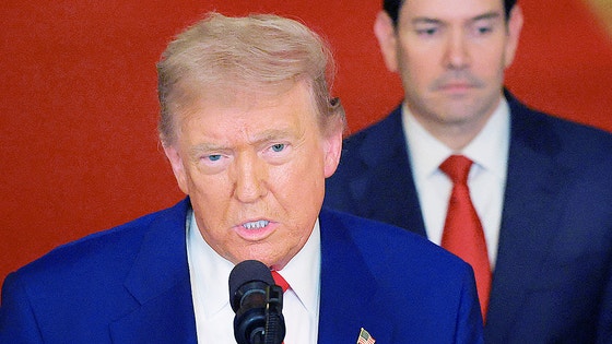 トランプ米大統領が２１日、イランの核施設に対する攻撃作戦直後にルビオ国務長官とともにホワイトハウスで演説をしている。［写真　ロイター＝聯合ニュース］