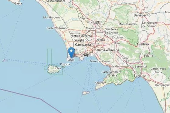 イタリア・ナポリ近くのカンピ・フレグレイ地域でＭ４．６の地震が発生。［伊紙アンサ（ＡＮＳＡ）通信　キャプチャー］
