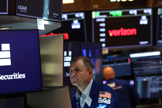 ニューヨーク証券取引所のトレーダー。［写真　ＡＦＰ＝聯合ニュース］