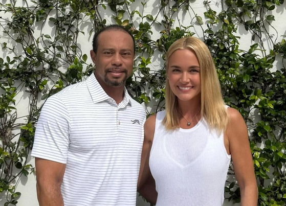 ゴルフの皇帝タイガー・ウッズ（左）とバネッサ・トランプさん。［インスタグラム　キャプチャー］