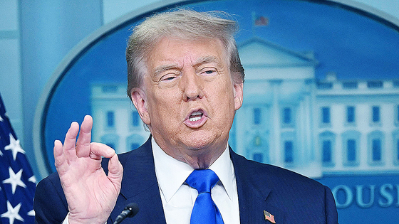 トランプ米大統領が先月２７日、ホワイトハウスで記者会見をしている。［写真　ＡＦＰ＝聯合ニュース］