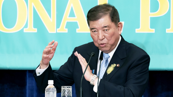 ２日（現地時間）、東京で開かれた日本ナショナルプレスクラブ討論会で日本の石破茂首相が発言している。［写真　ＡＰ＝聯合ニュース］