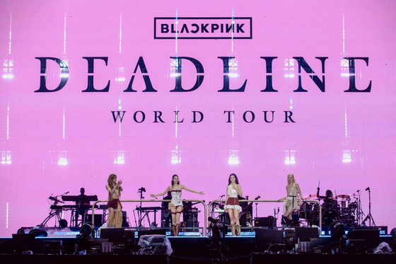 ＢＬＡＣＫＰＩＮＫワールドツアー「ＤＥＡＤＬＩＮＥ」初公演の様子。　［写真　ＹＧエンターテインメント］